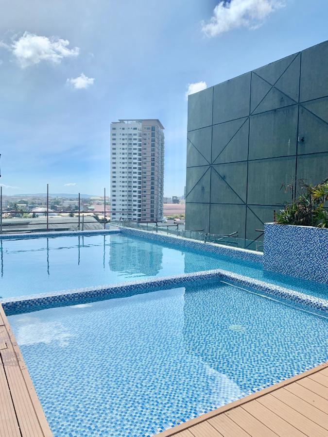 Hola! Condotel @ Inspiria Davao Екстер'єр фото