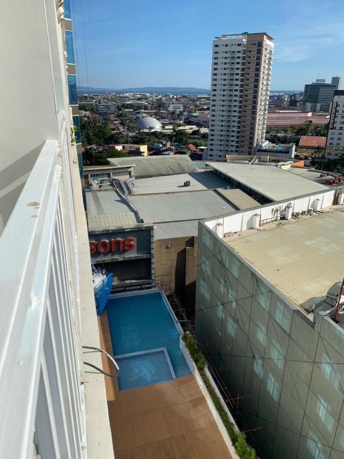 Hola! Condotel @ Inspiria Davao Екстер'єр фото