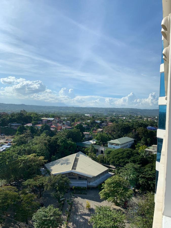 Hola! Condotel @ Inspiria Davao Екстер'єр фото