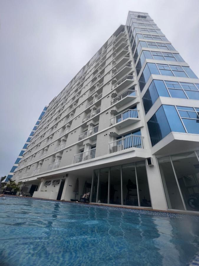 Hola! Condotel @ Inspiria Davao Екстер'єр фото