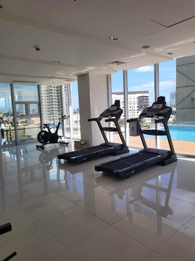Hola! Condotel @ Inspiria Davao Екстер'єр фото